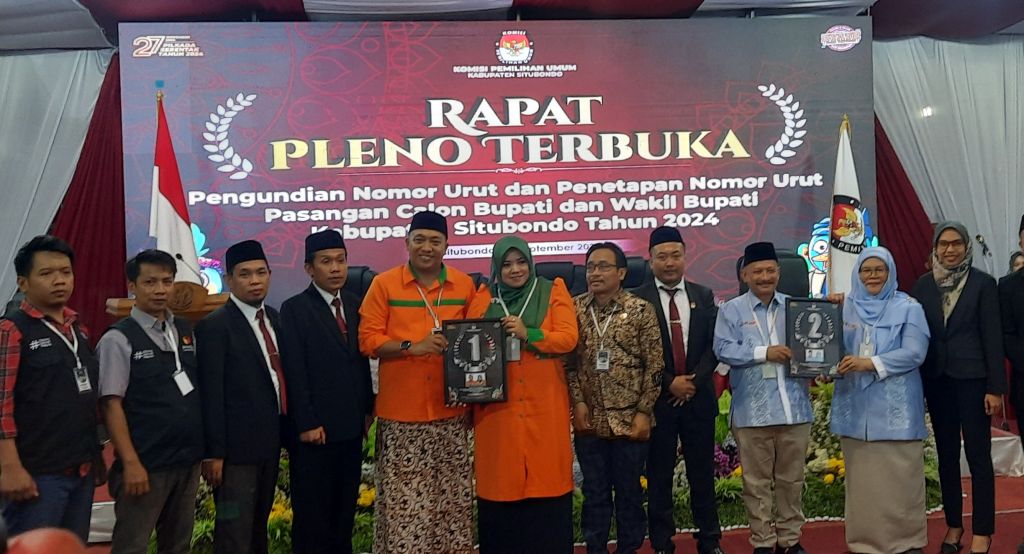Suasana pengundian nomor urut paslon peserta Pilkada Situbondo 2024 di kantor KPU setempat (Foto: Fatur Bari/mili.id)
