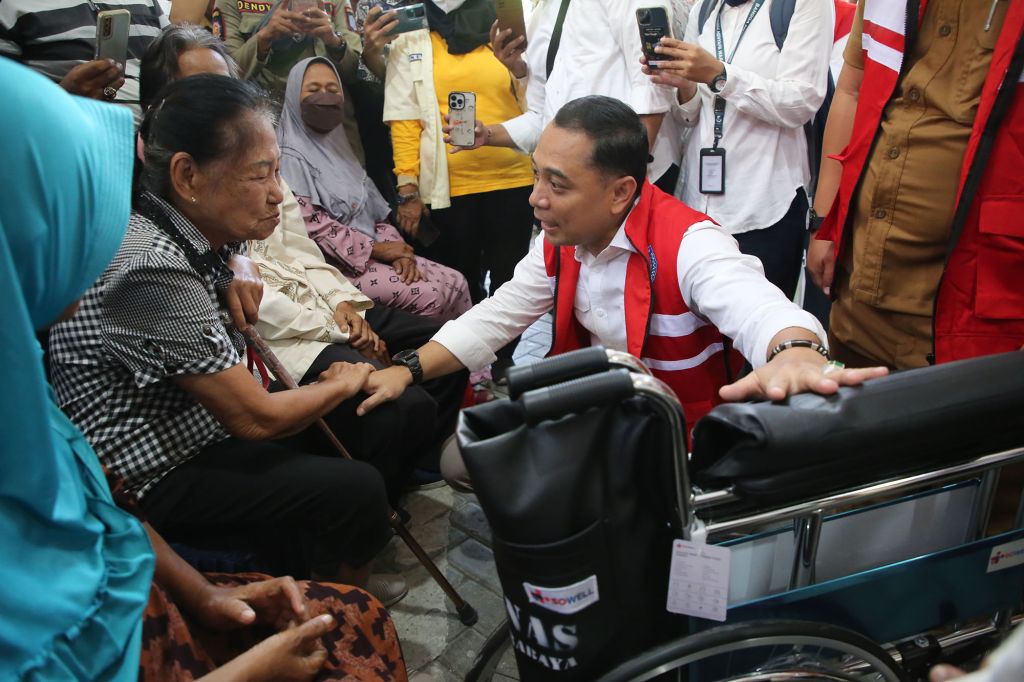 Wali Kota Surabaya, Eri Cahyadi ngantor perdana di Kelurahan Bubutan