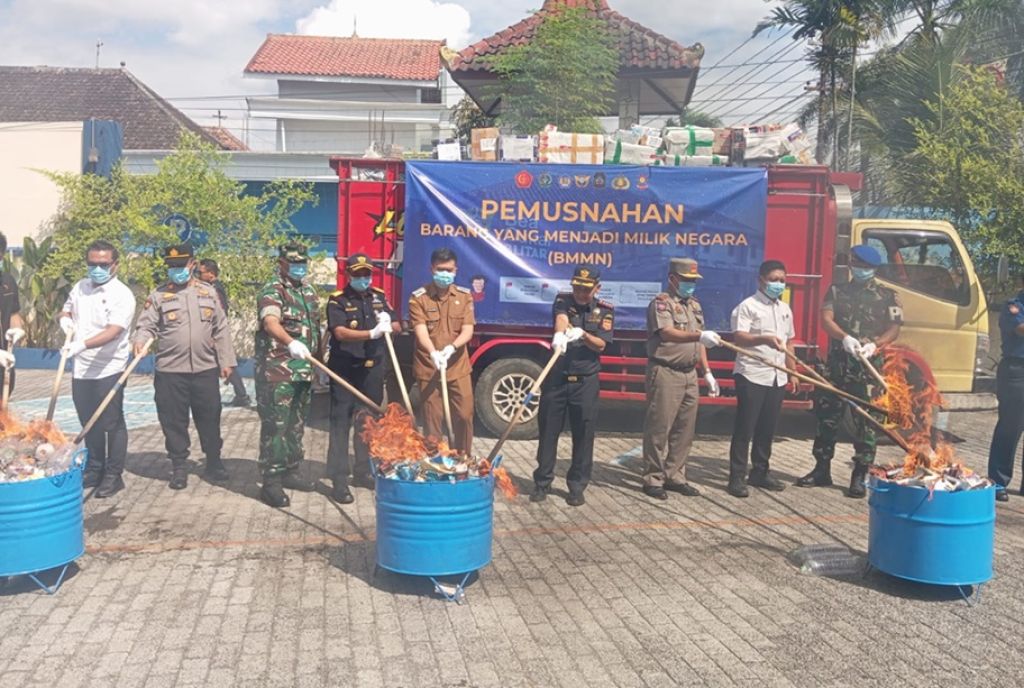 Bea Cukai Blitar Musnahkan 1,9 Juta Batang Rokok Ilegal, Selamatkan Potensi Penerimaan Negara Rp1,84 Miliar