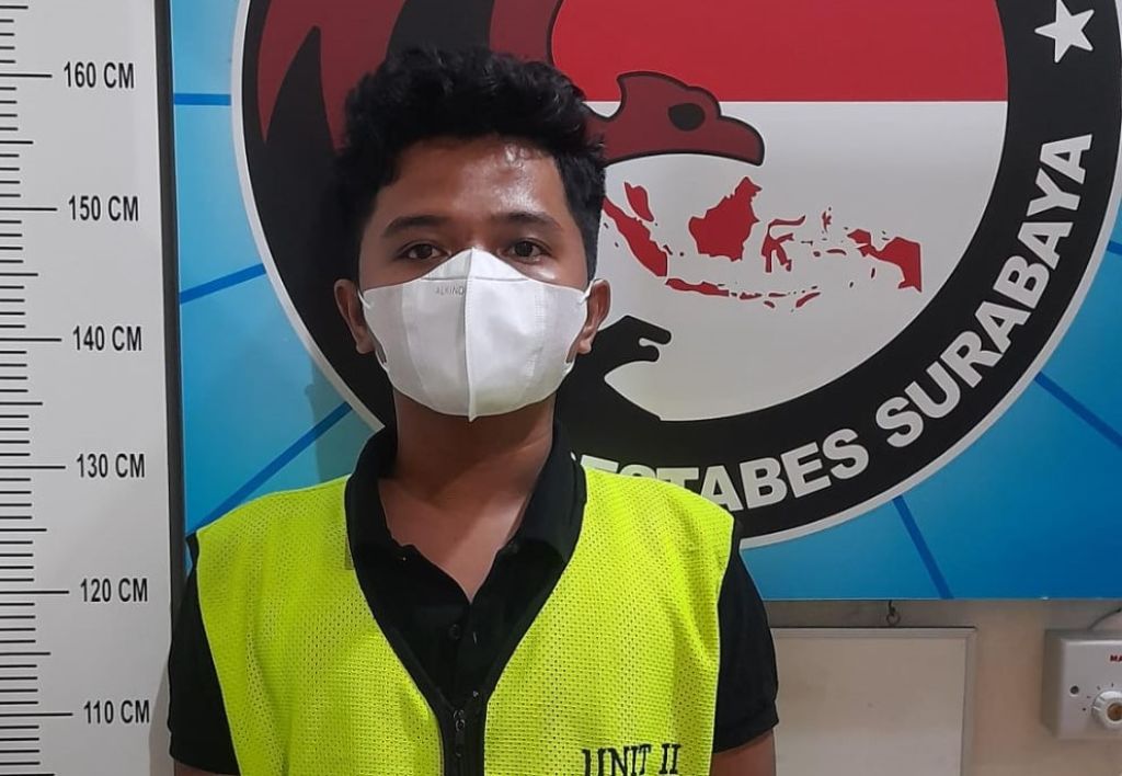 Tukang parkir pengedar narkoba (Foto: Satresnarkoba Polrestabes Surabaya)