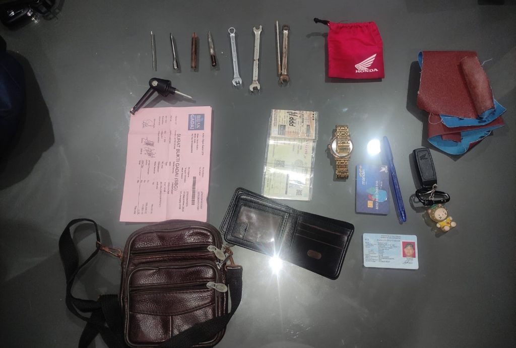 Barang bukti yang diamankan Tim Jatanras Polrestabes Surabaya