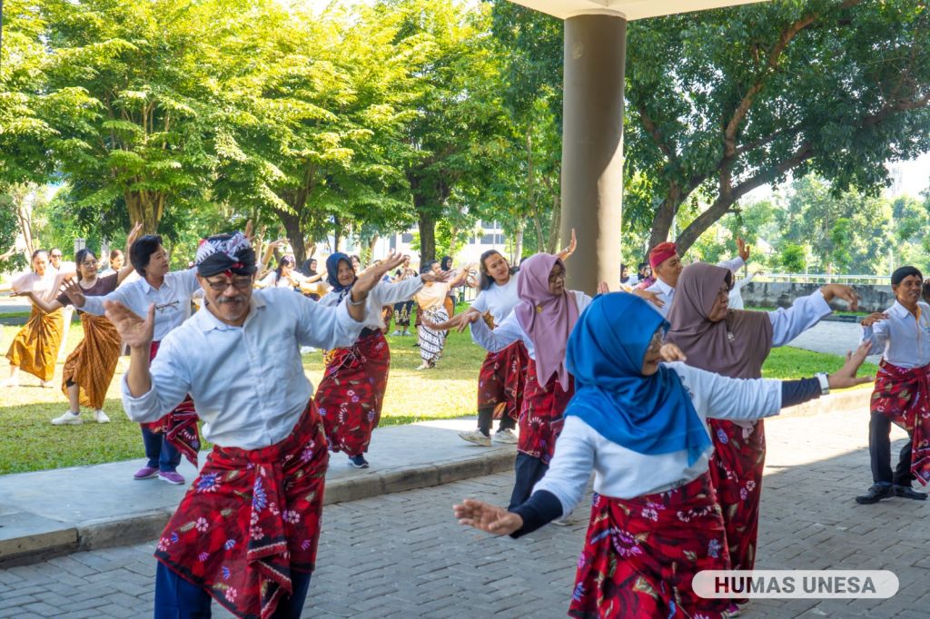 Civitas Unesa Flashmob Eksotika Nusantara Rayakan Hari Tari Sedunia