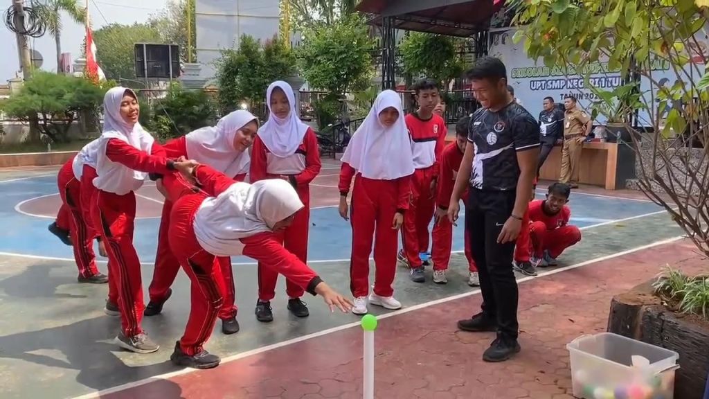 Unesa  Hadirkan Outbound Kids di SMPN 1 Tuban: Belajar Karakter Lewat Permainan Seru
