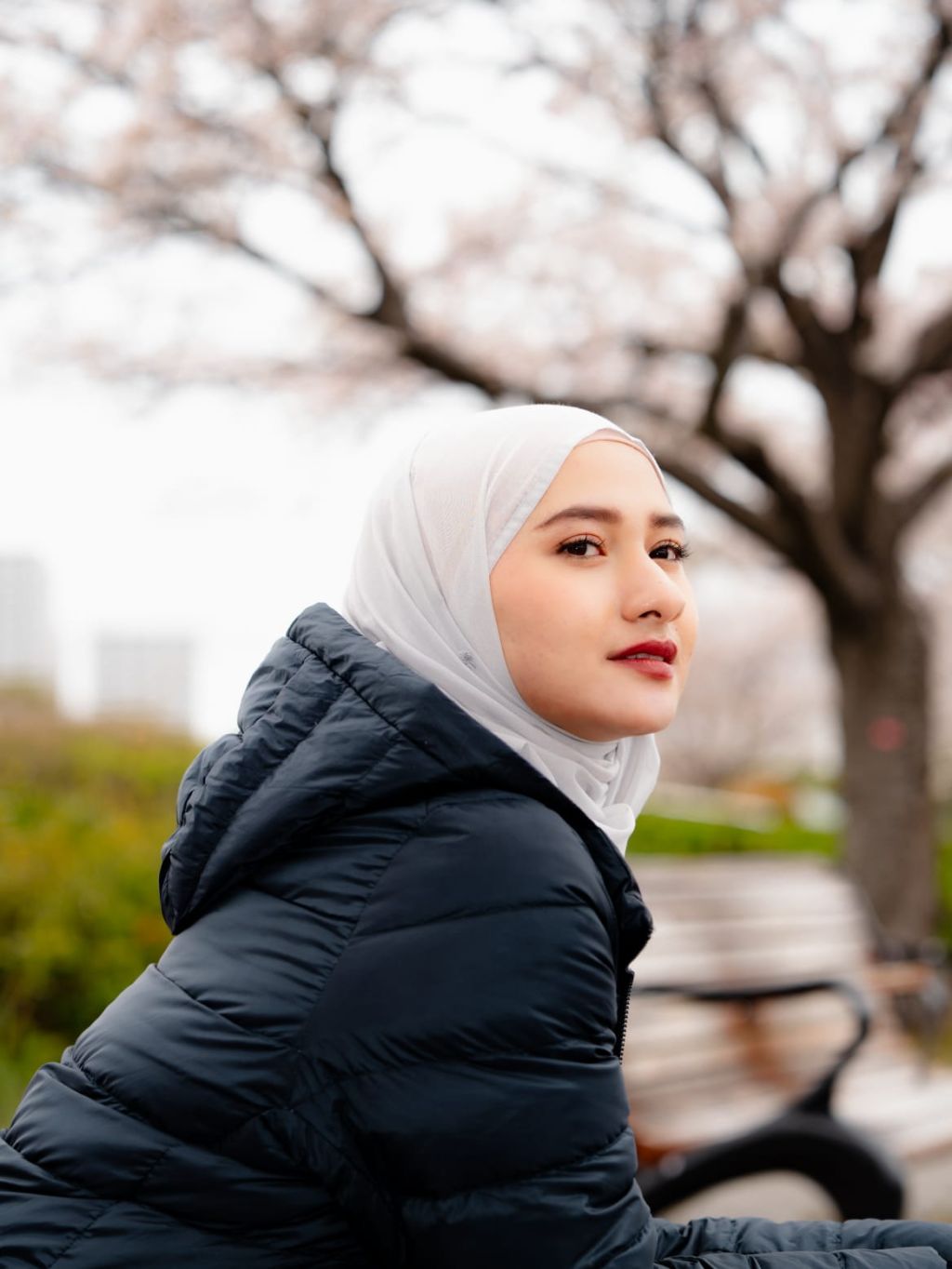 Nadzira Shafa Hadirkan Kisah Cinta Tak Tepat Waktu dalam 'Jalan Tengah'