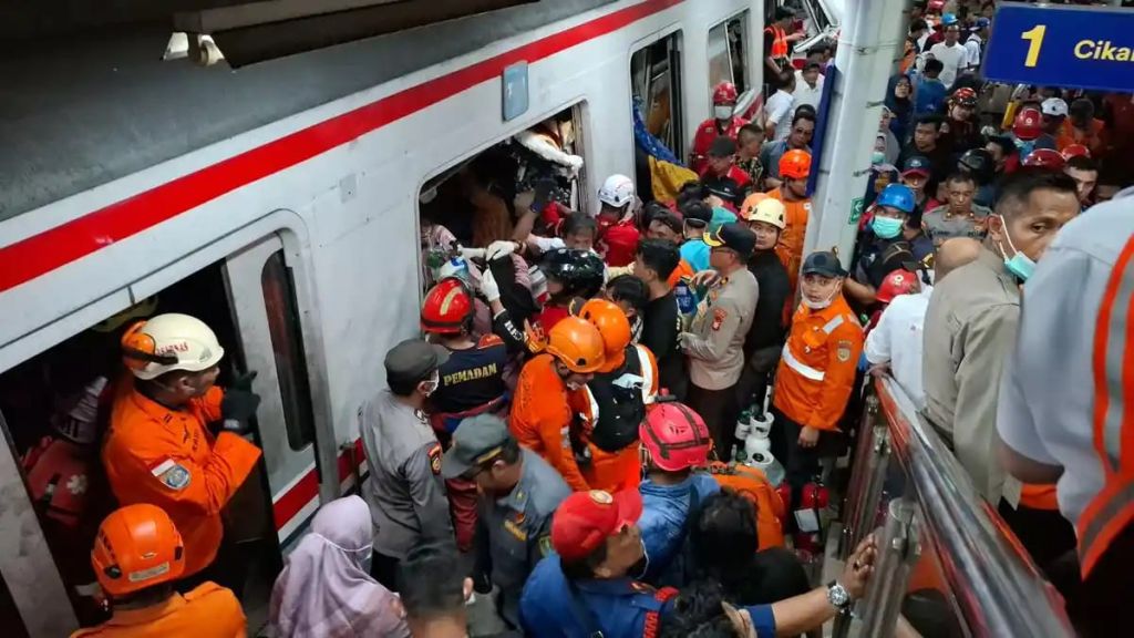 Tabrakan KA Argo Bromo Anggrek dan KRL di Bekasi Timur, 15 Orang Meninggal dan Puluhan Luka
