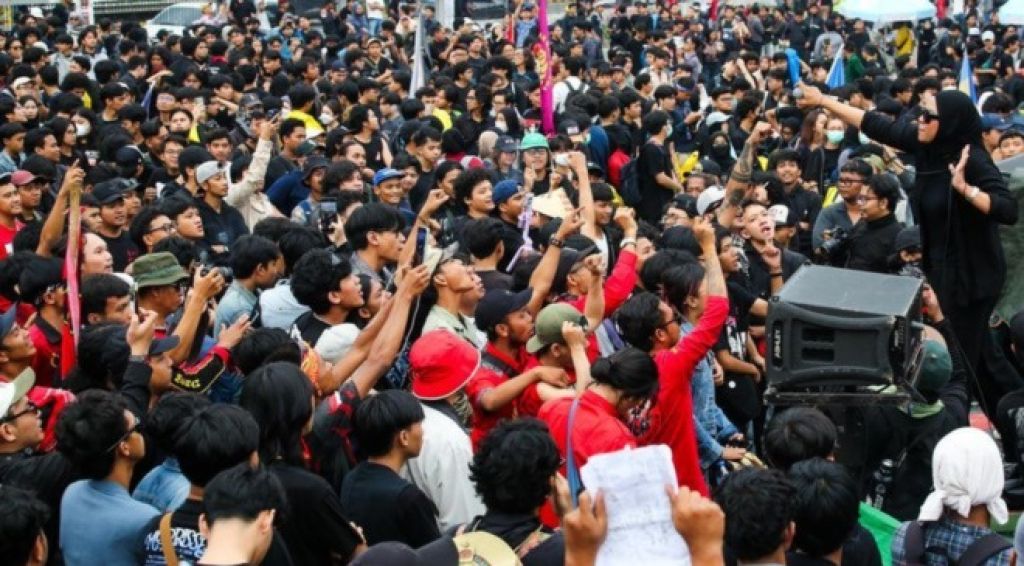 Aksi May Day Memuncak di DPR, Mahasiswa Jakarta Ikut Suarakan Tuntutan