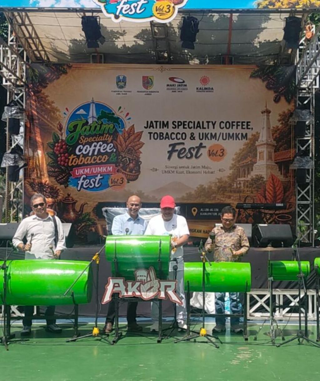 Ribuan Warga Padati Alun-alun Jember, MAKI Jatim Sulap Festival Kopi dan Tembakau Jadi Panggung UMKM Lokal