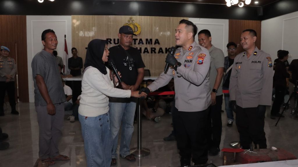 Usai Rilis Curanmor, Kapolres Lamongan AKBP Arif Fazlurrahman Kembali Bongkar 53 Aksi Pencurian Diesel, Barang Bukti Dikembalikan ke Warga