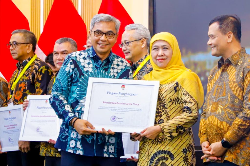 Jawa Timur Terima Penghargaan KPK RI; Gubernur Khofifah : Bukti Komitmen Wujudkan Implementasi E-Learning ASN Berintegritas