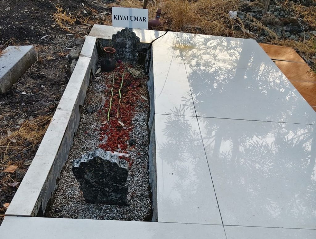 Wali yang Menolak Dimuliakan: Kisah KH Umar Al Faruq dan Wasiat Makam Sederhananya