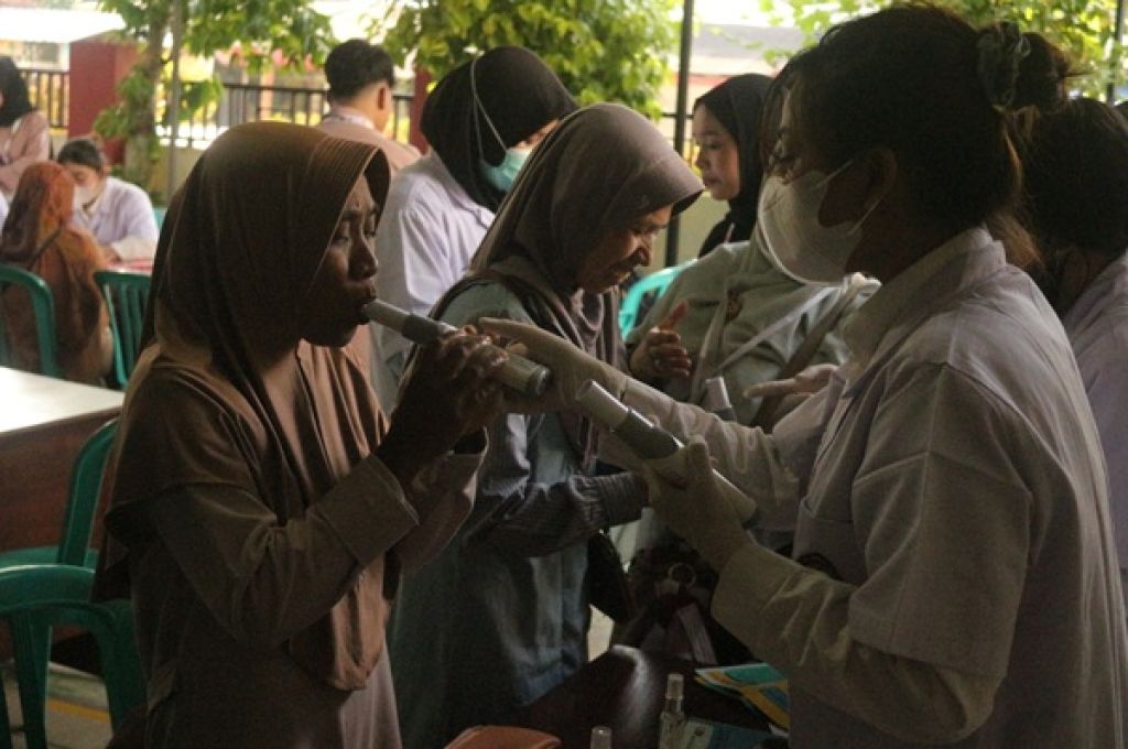 FK UWKS Gelar “Pondok Paru Sehat” di Sumenep, Dorong Deteksi Dini TBC, PPOK, dan Kanker Paru