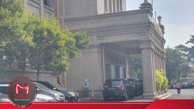 KPK Gerebek Kantor di Surabaya, Diduga Terkait Kasus Korupsi Bupati Ponorogo Sugiri Sancoko yang Mengguncang Publik. KPK Gerebek Kantor di Surabaya, Diduga Terkait Kasus Korupsi Bupati Ponorogo Sugiri Sancoko yang Mengguncang Publik.